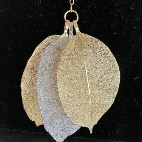Handcrafted Gold-tone and -Silver-tone "Seasons" Necklace of Shimmering … - Picture 8 of 10